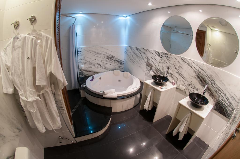 Jacques Georges Tower Hotel เปโลตัส ภายนอก รูปภาพ