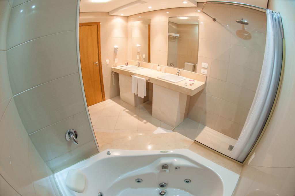 Jacques Georges Tower Hotel เปโลตัส ภายนอก รูปภาพ